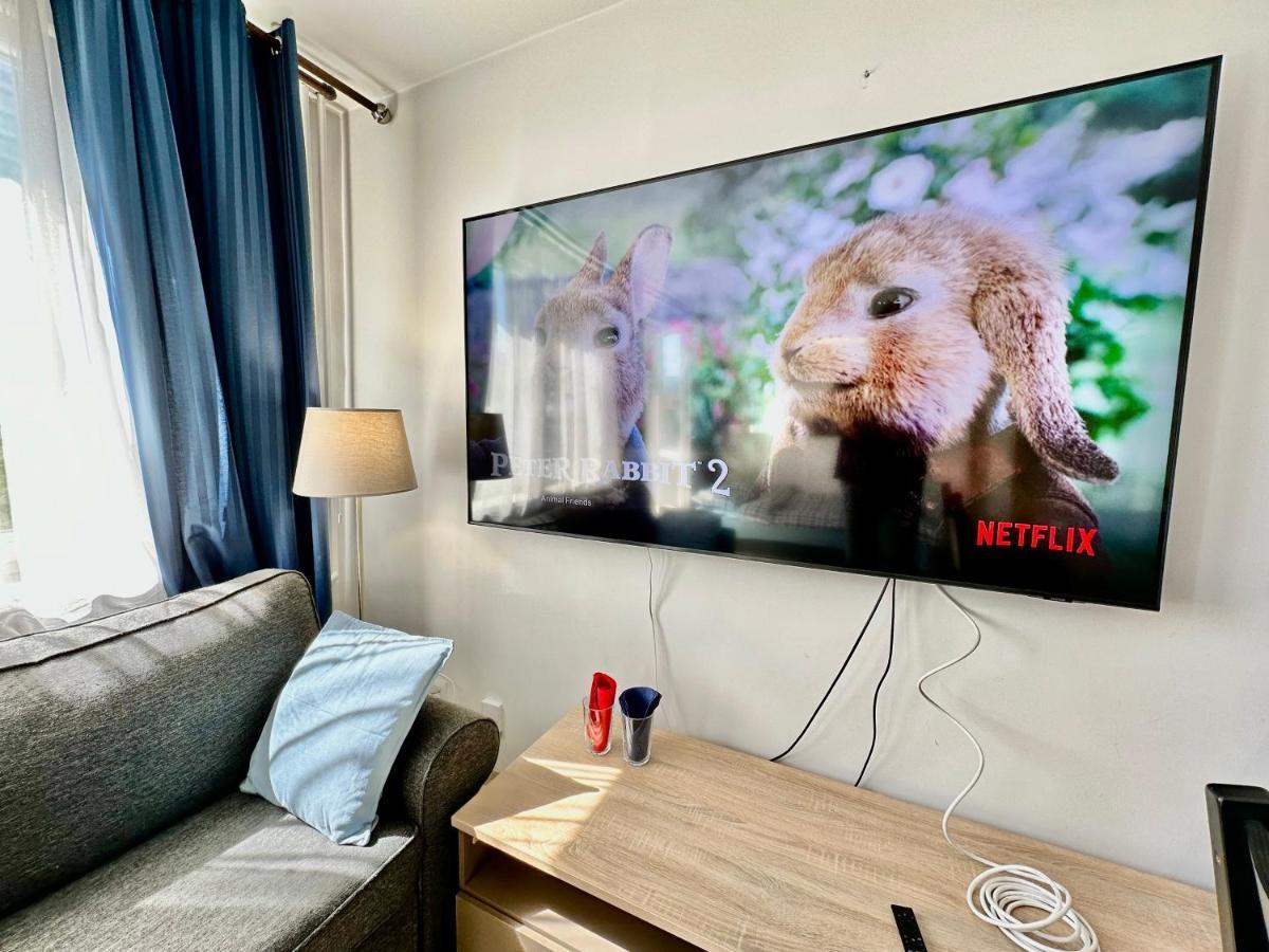 Ferienwohnung Neon 2 - Fast Wifi 70'Tv Netflix Hbo Max Appletv+ Warschau Exterior foto